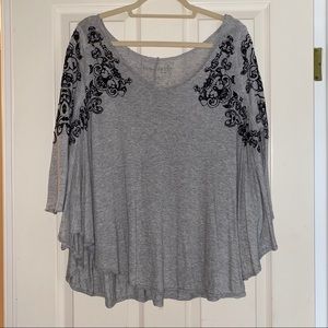 💕 Free People Gray Top with Black Velvet Design